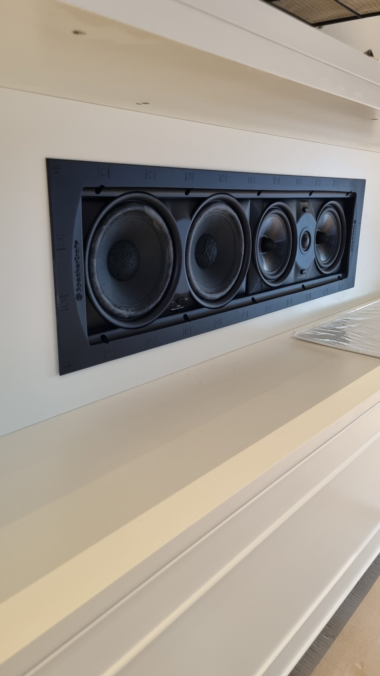 מערכת רמקולים LCR in-wall